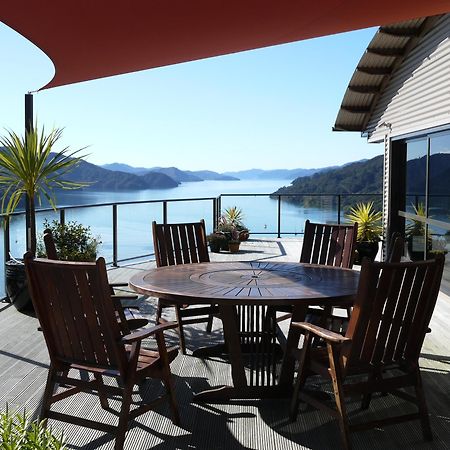 Okiwa Bay Lodge Picton Exterior photo