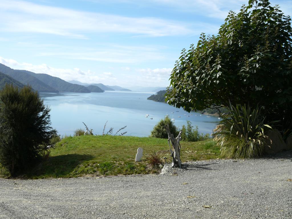 Okiwa Bay Lodge Picton Exterior photo