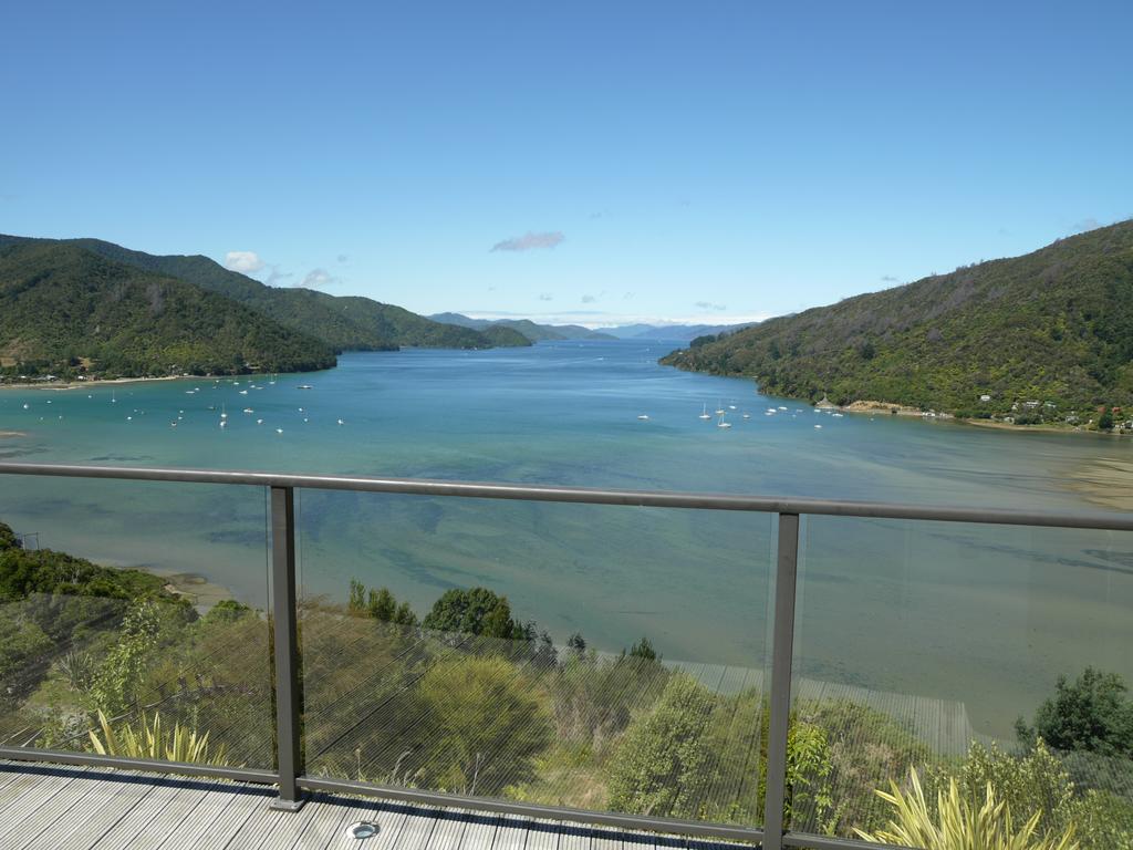 Okiwa Bay Lodge Picton Exterior photo