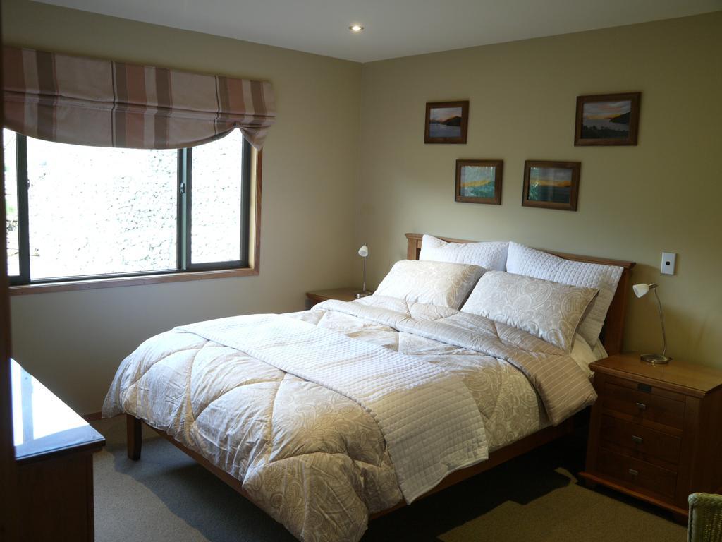 Okiwa Bay Lodge Picton Exterior photo